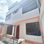 Se vende casa de 3 pisos